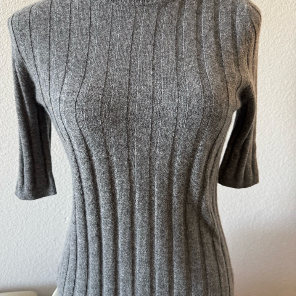 Neiman Marcus Gray Cashmere Ribbed Crew Neck Sweater